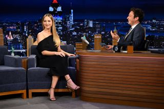 Jennifer Lawrence feet photo thumbnail
