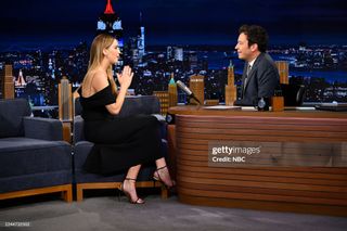 Jennifer Lawrence feet photo thumbnail