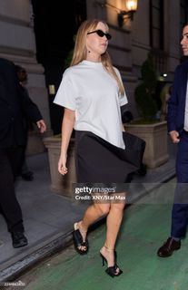 Jennifer Lawrence feet photo thumbnail