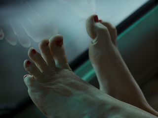Jennifer Lawrence feet photo 18