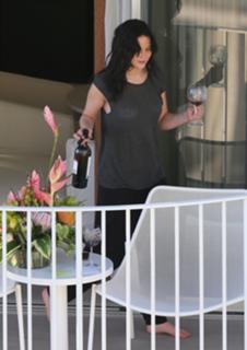 Jennifer Lawrence feet photo thumbnail