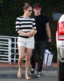 Jennifer Lopez feet photo thumbnail