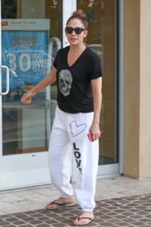 Jennifer Lopez feet photo thumbnail