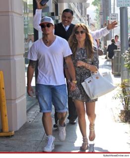 Jennifer Lopez feet photo thumbnail