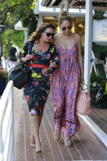 Jennifer Lopez feet photo thumbnail