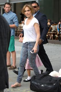 Jennifer Lopez feet photo thumbnail