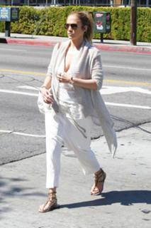 Jennifer Lopez feet photo thumbnail