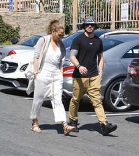 Jennifer Lopez feet photo thumbnail