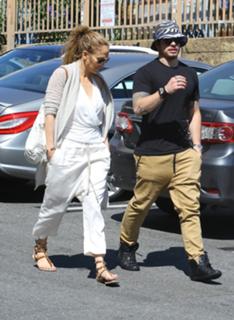 Jennifer Lopez feet photo thumbnail