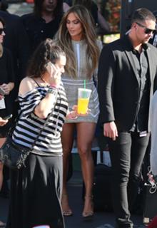 Jennifer Lopez feet photo thumbnail