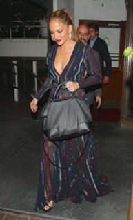 Jennifer Lopez feet photo thumbnail