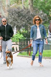 Jennifer Lopez feet photo thumbnail