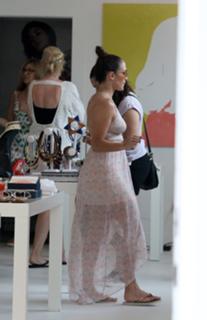 Jennifer Lopez feet photo thumbnail