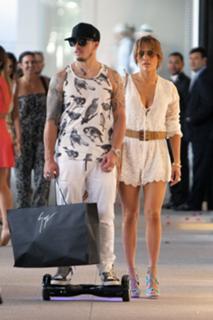 Jennifer Lopez feet photo thumbnail