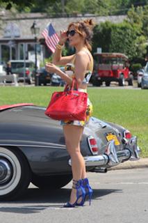 Jennifer Lopez feet photo thumbnail