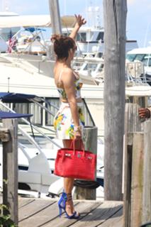 Jennifer Lopez feet photo thumbnail