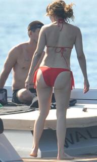 Jennifer Lopez feet photo thumbnail