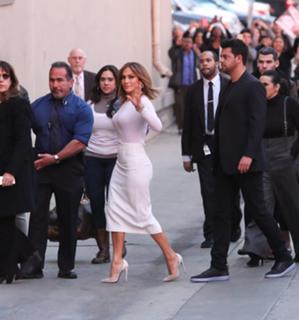 Jennifer Lopez feet photo thumbnail