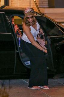 Jennifer Lopez feet photo thumbnail