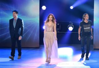 Jennifer Lopez feet photo thumbnail