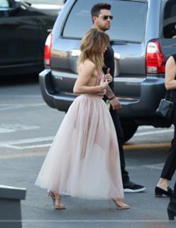 Jennifer Lopez feet photo thumbnail