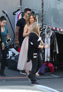 Jennifer Lopez feet photo thumbnail