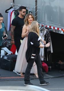 Jennifer Lopez feet photo thumbnail