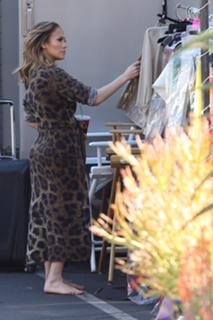 Jennifer Lopez feet photo thumbnail