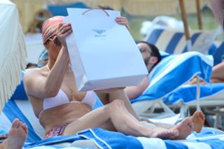 Jennifer Lopez feet photo thumbnail