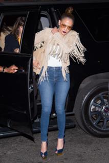 Jennifer Lopez feet photo thumbnail