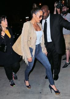 Jennifer Lopez feet photo thumbnail