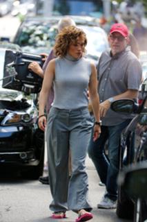 Jennifer Lopez feet photo thumbnail