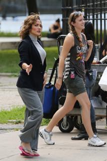 Jennifer Lopez feet photo thumbnail