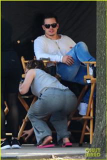 Jennifer Lopez feet photo thumbnail