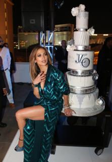 Jennifer Lopez feet photo thumbnail