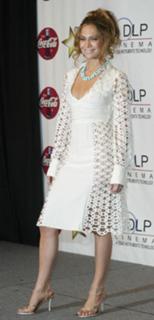 Jennifer Lopez feet photo thumbnail