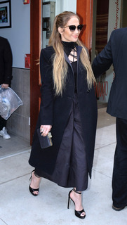 Jennifer Lopez feet photo thumbnail