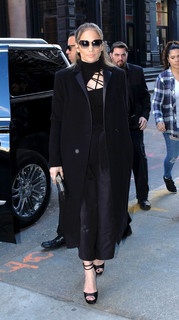 Jennifer Lopez feet photo thumbnail