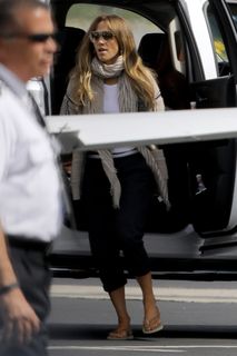 Jennifer Lopez feet photo thumbnail