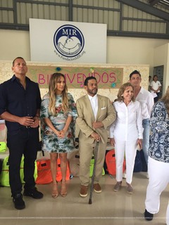 Jennifer Lopez feet photo thumbnail