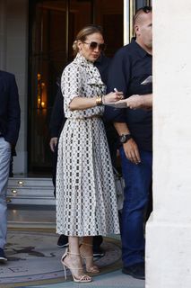 Jennifer Lopez feet photo thumbnail