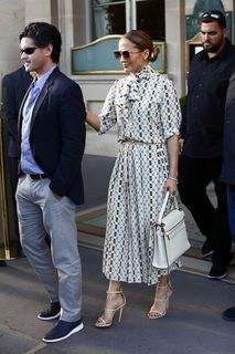 Jennifer Lopez feet photo thumbnail