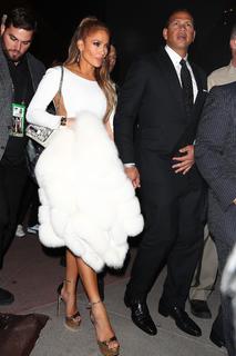 Jennifer Lopez feet photo thumbnail