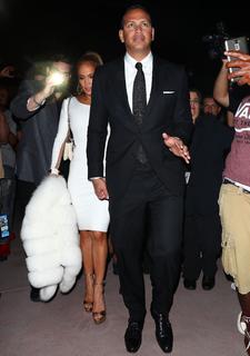 Jennifer Lopez feet photo thumbnail