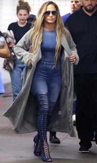 Jennifer Lopez feet photo thumbnail