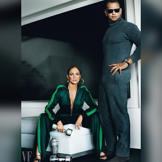 Jennifer Lopez feet photo thumbnail