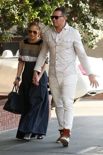 Jennifer Lopez feet photo thumbnail