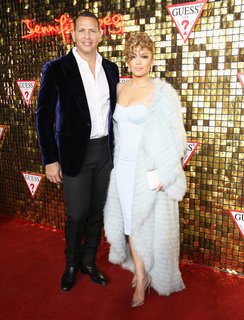 Jennifer Lopez feet photo thumbnail