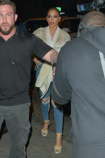 Jennifer Lopez feet photo thumbnail