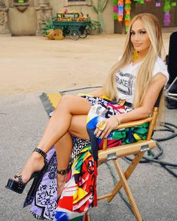 Jennifer Lopez feet photo thumbnail